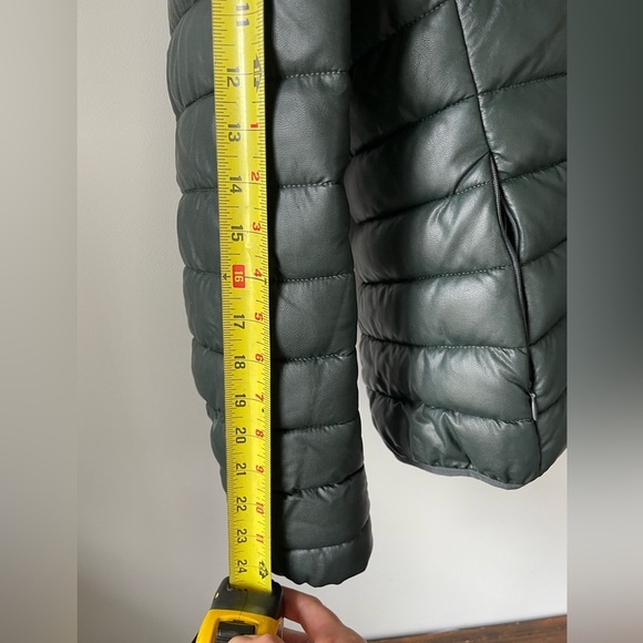 Save The Duck, size 4 women’s, black hooded zip up synthetic leather puffer EUC - Picture 6 of 10